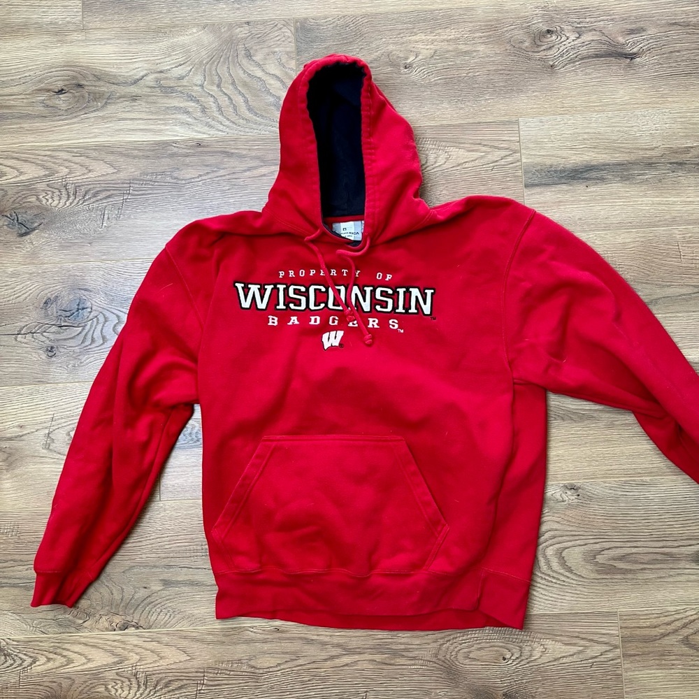 Mens Wisconsin Badgers pullover hoodie - size large